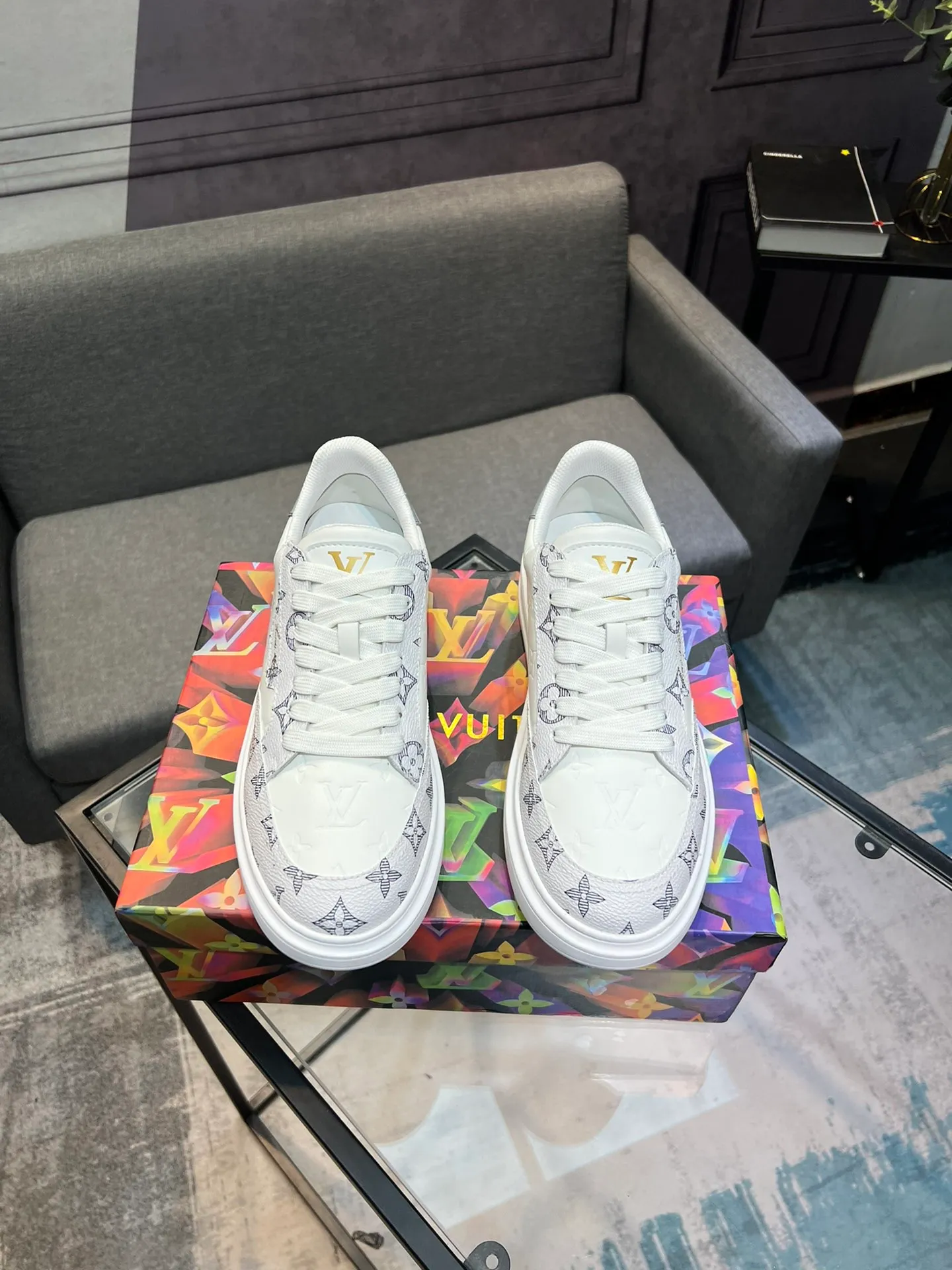 Men's Men's Shoes 💰540 LV Louis Vuitton. The latest fashionable casual shoes are popular in physical stores. The new spring and summer comfortable imported custom patent leather plus cowhide, cowhide mesh, and unique jacquard fabric element design. With sheepskin lining, Lv original base, [sun][sun] high-end packaging and high quality💪Details determine quality, welcome to compare🇮🇹Code number 38-44, 45 can be customized